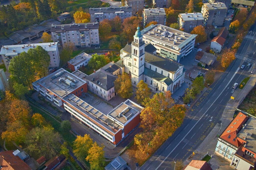 Frančiškanski samostan na Viču v Ljubljani iz zraka