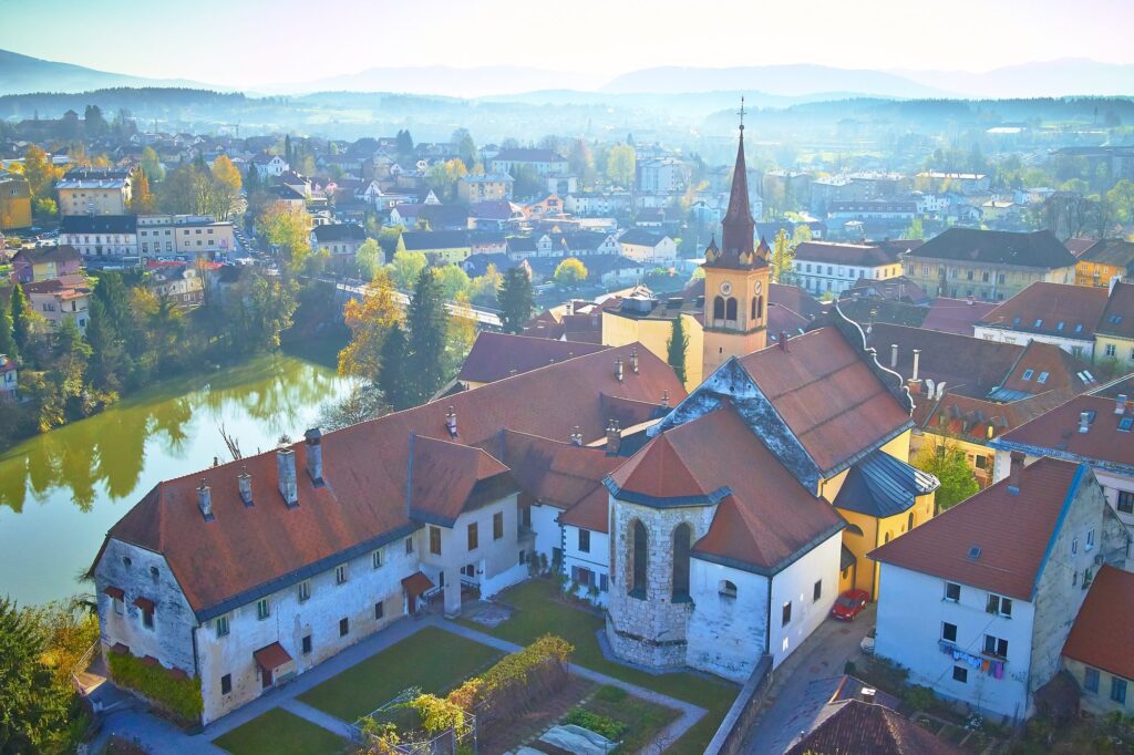 Frančiškanski samostan v Novem mestu iz zraka