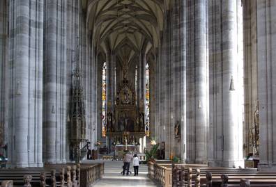 https://upload.wikimedia.org/wikipedia/commons/thumb/a/a7/Dinkelsbuehl_BW_7.JPG/1024px-Dinkelsbuehl_BW_7.JPG