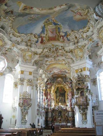 https://upload.wikimedia.org/wikipedia/commons/thumb/7/7a/Wies_altar.jpg/800px-Wies_altar.jpg